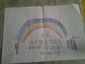 Arcobaleno disegnato da un bambino del catechismo per #andratuttobene